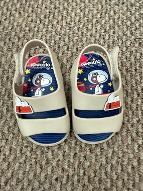 Baby Snoopy Sandals Size 2.5